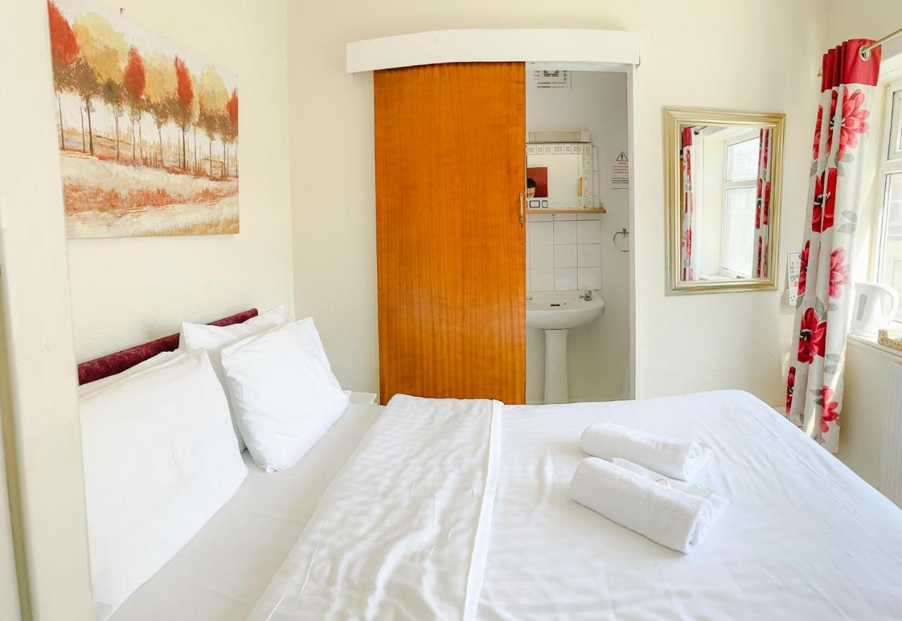 Bed and Breakfast The Chimes On The Sea Blackpool Esterno foto