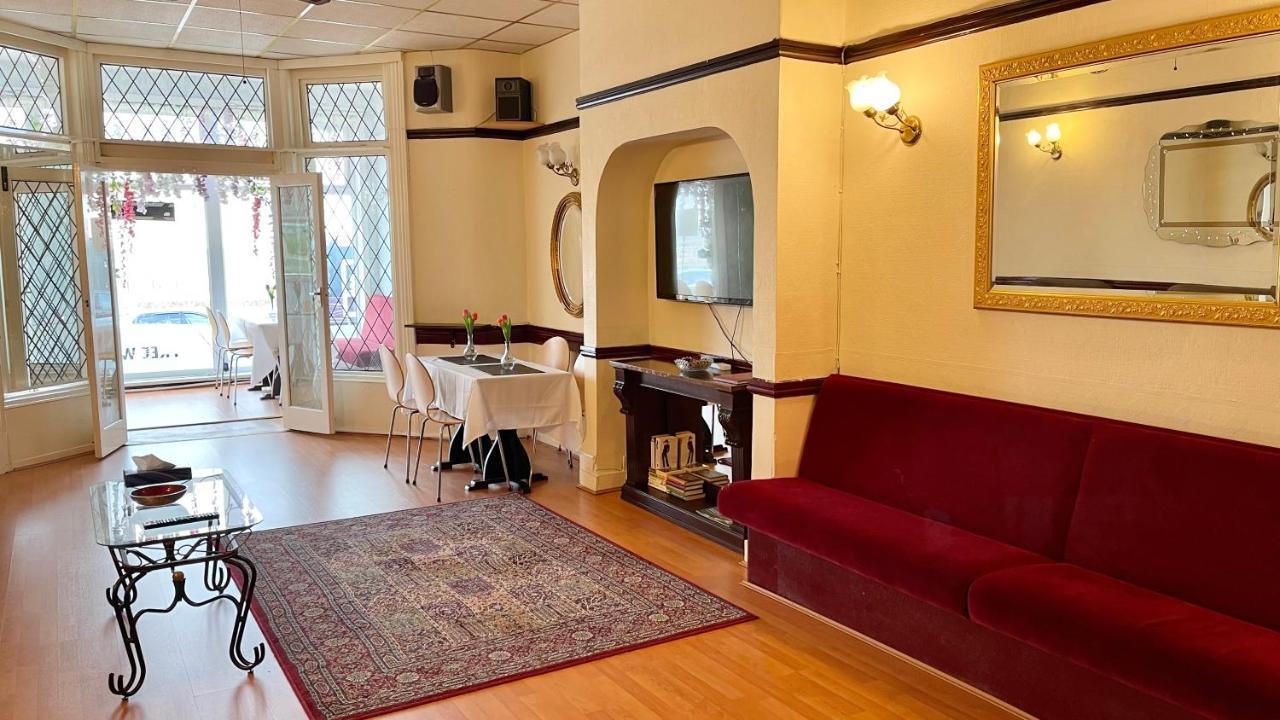 Bed and Breakfast The Chimes On The Sea Blackpool Esterno foto