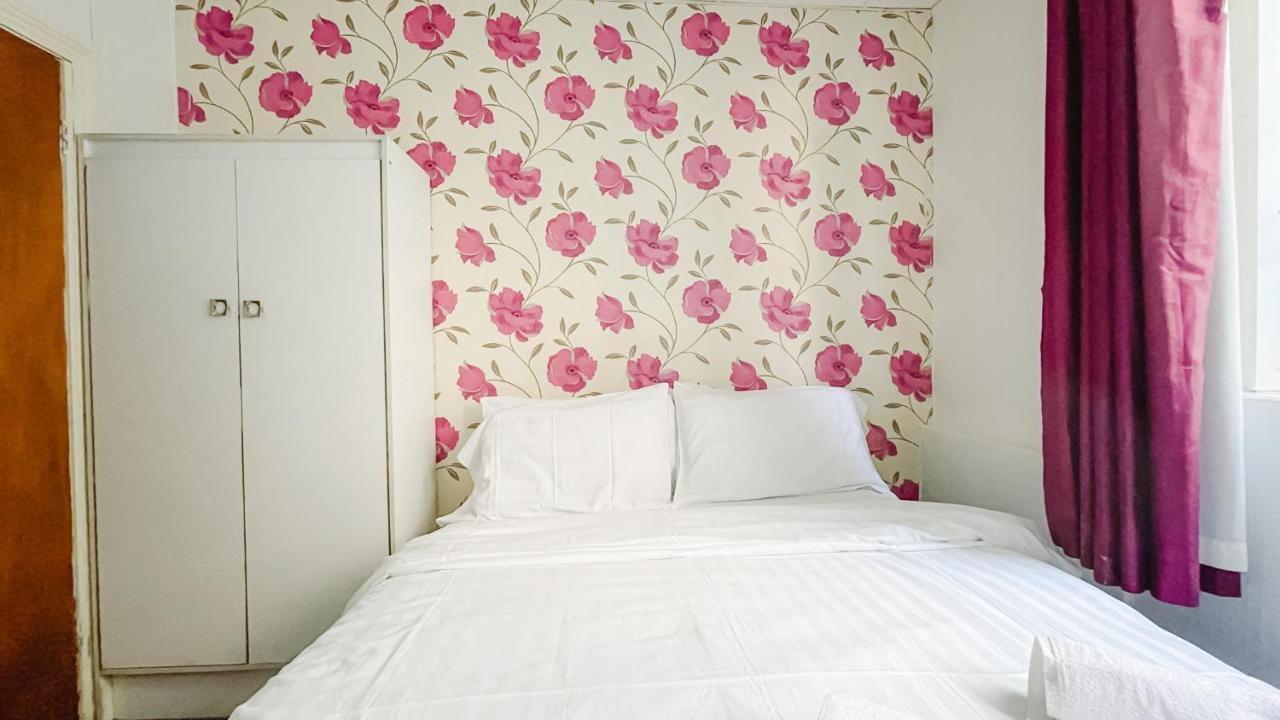 Bed and Breakfast The Chimes On The Sea Blackpool Esterno foto