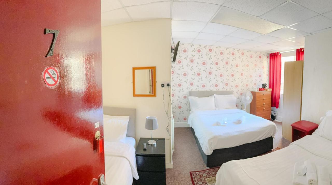 Bed and Breakfast The Chimes On The Sea Blackpool Esterno foto