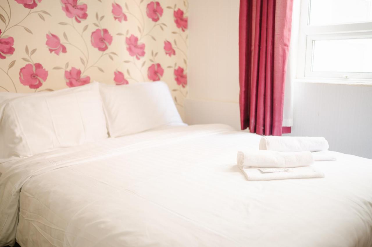 Bed and Breakfast The Chimes On The Sea Blackpool Esterno foto