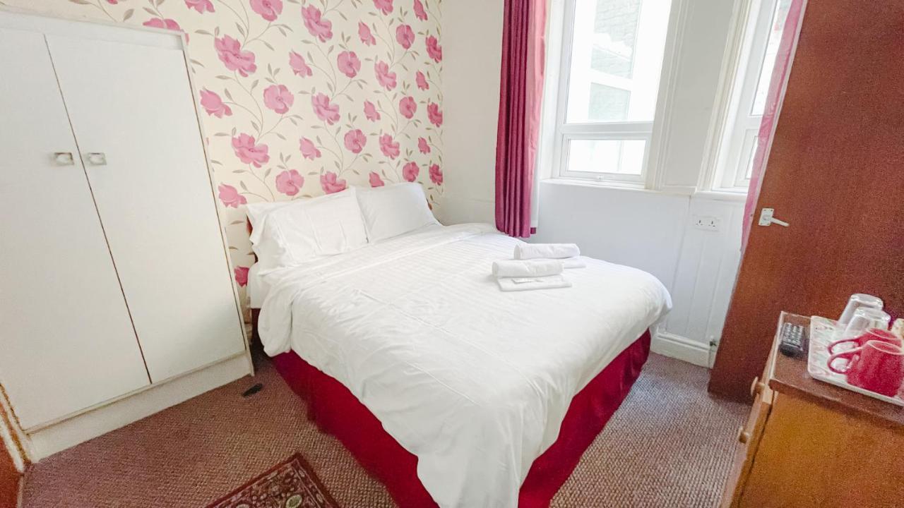 Bed and Breakfast The Chimes On The Sea Blackpool Esterno foto