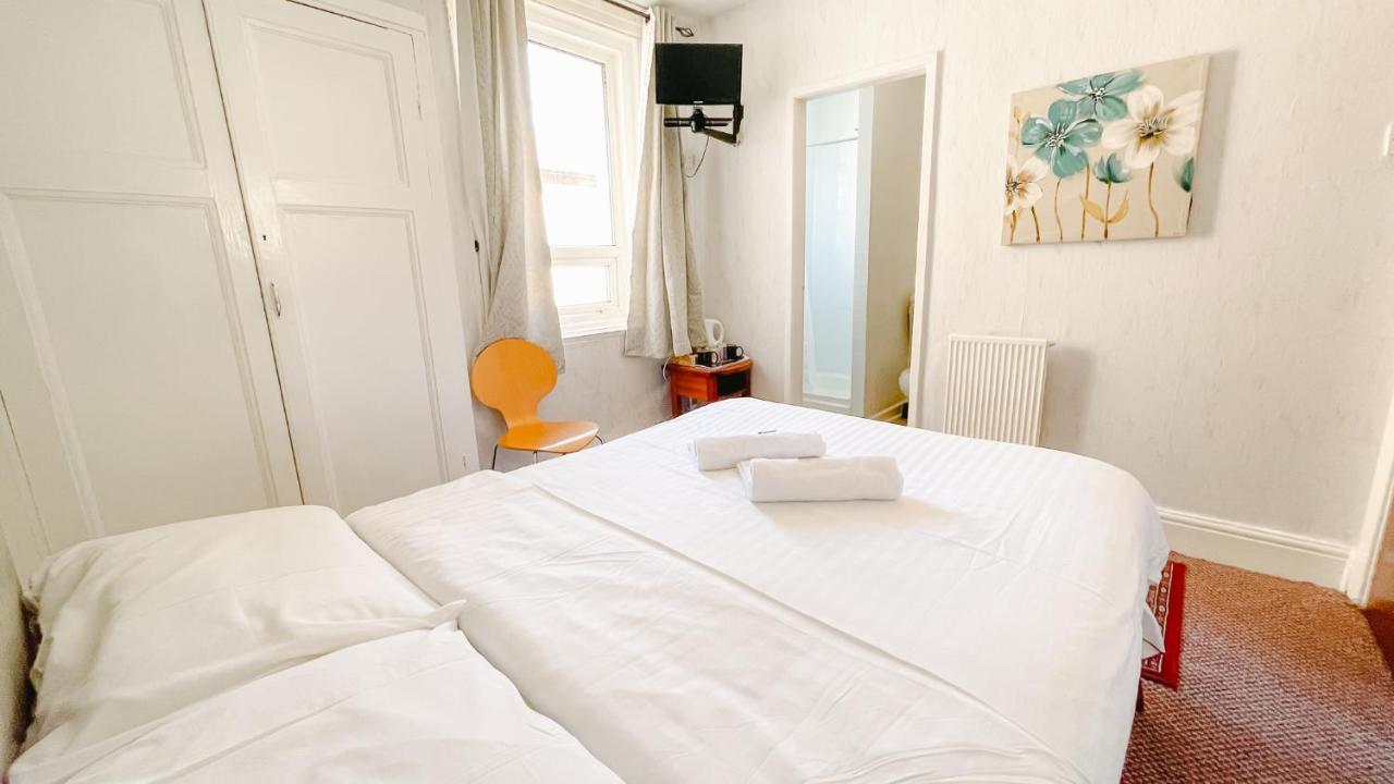 Bed and Breakfast The Chimes On The Sea Blackpool Esterno foto