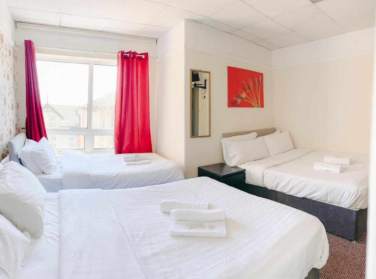 Bed and Breakfast The Chimes On The Sea Blackpool Esterno foto